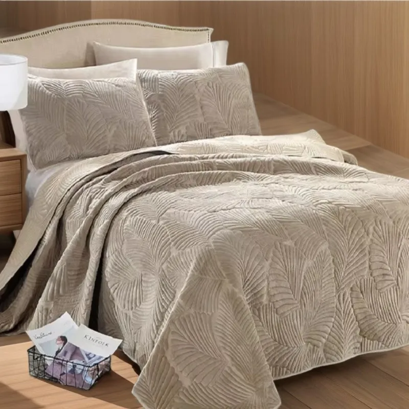 Winter Warm Plush Velvet Quilt Set 3-Piece King/Queen Size Bed European Minimalist Luxury Bedspread with Embroidered Design