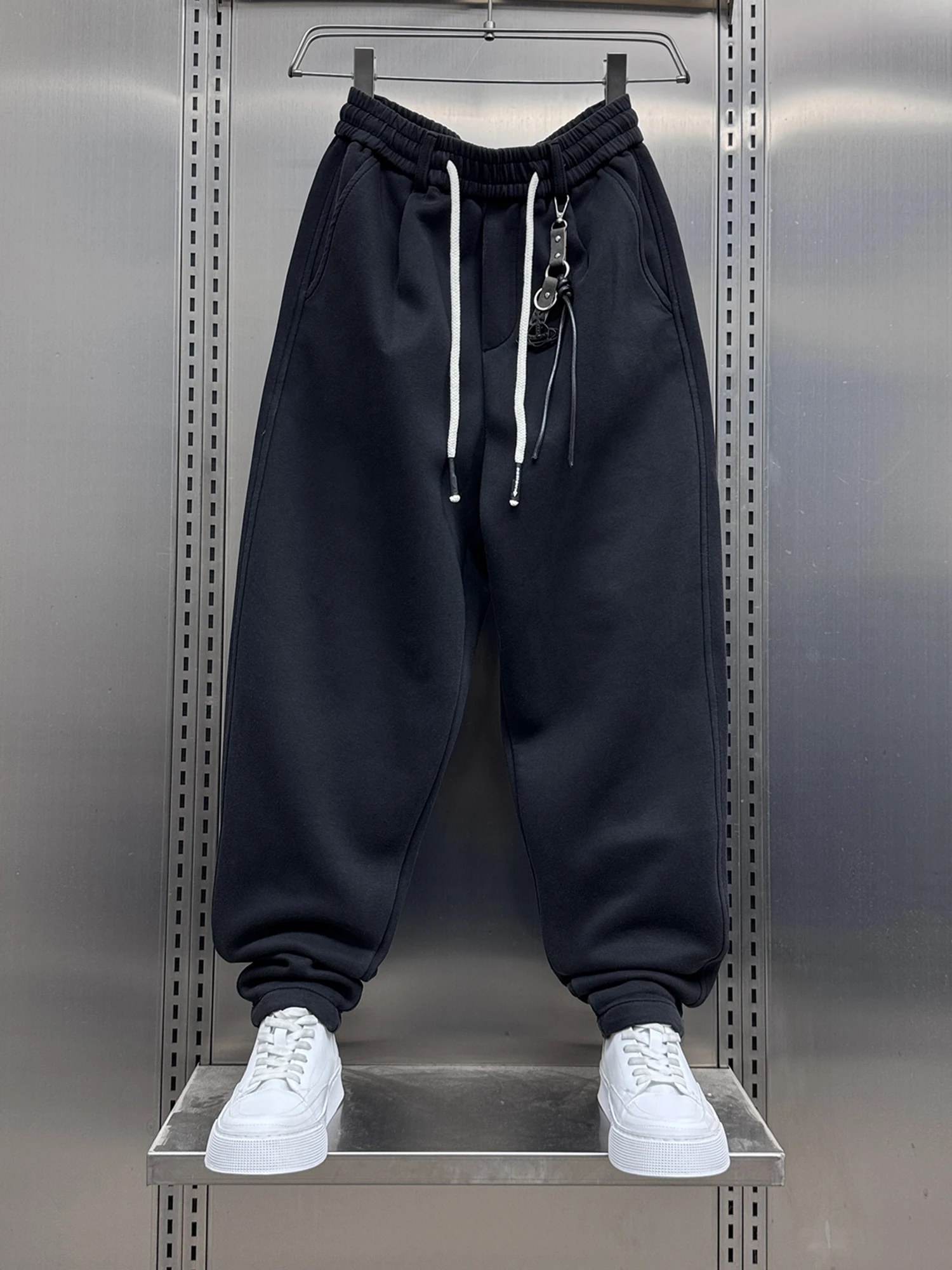 

Модные повседневные брюки для мужчин: осенне-зимние новые спортивные штаны, трендовые облегающие брюки, длинные брюки, стильные.