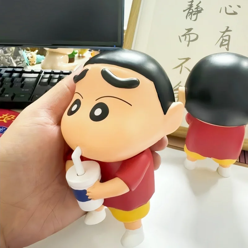 Crayon Shin-Chan Copo de Água Potável, Modelo PVC, Figura Anime, Handmade Ornamento Boneca Bonito, Toy Birthday Collectible, Venda Quente, 14cm