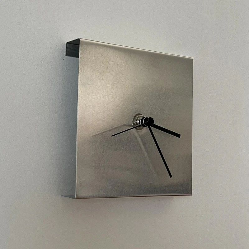 

Simple clock clock creative minimalist living room wall clock Nordic art modern light luxury high-end new decoration