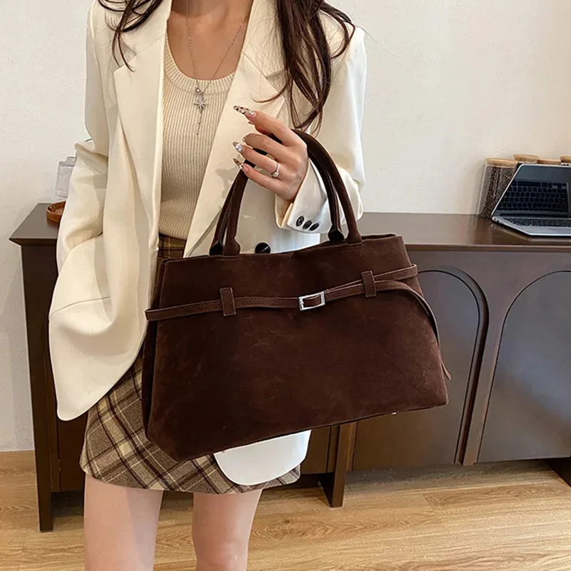 Thumbnail 2 - #4 Trending Leather Shoulder Bags Right Now