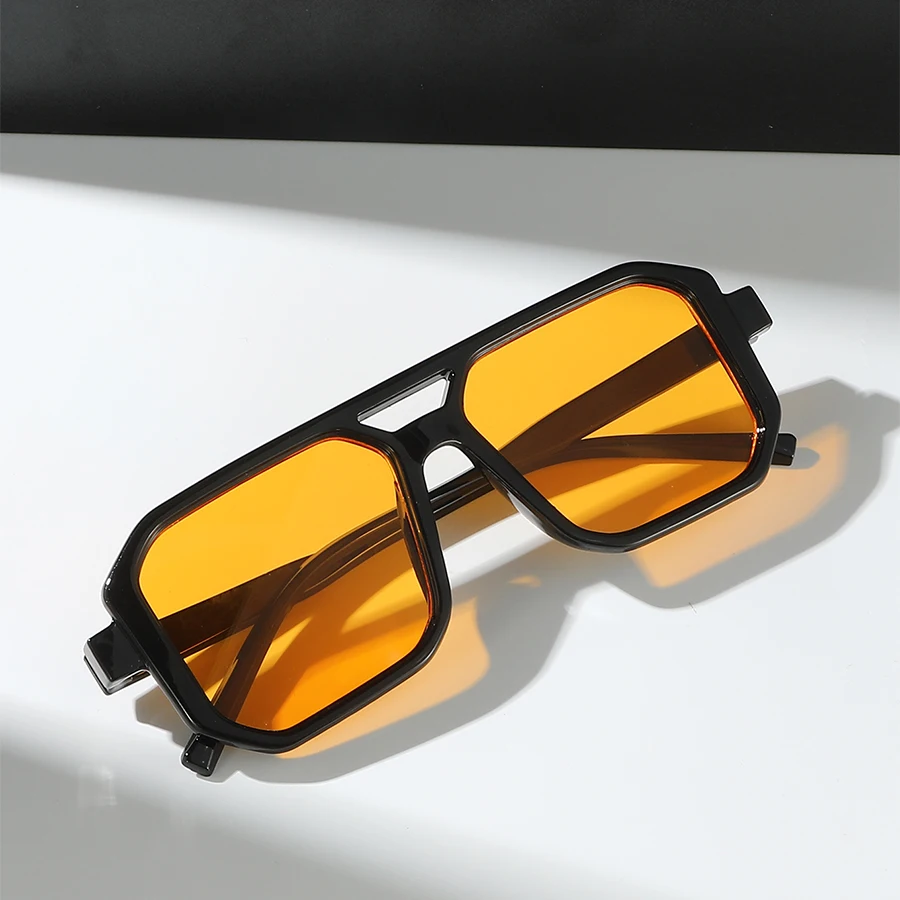 نظارات نسائية مربعة غير منتظمة، تتميز بتصميم مربع، وأسلوب بسيط وعصري