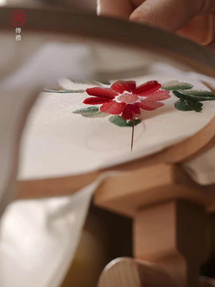 

Handmade Hunan Xiang Embroidery Double-Sided Silk Square Scarf Handkerchief Floral Design Authentic Silk Art Decorative Gift