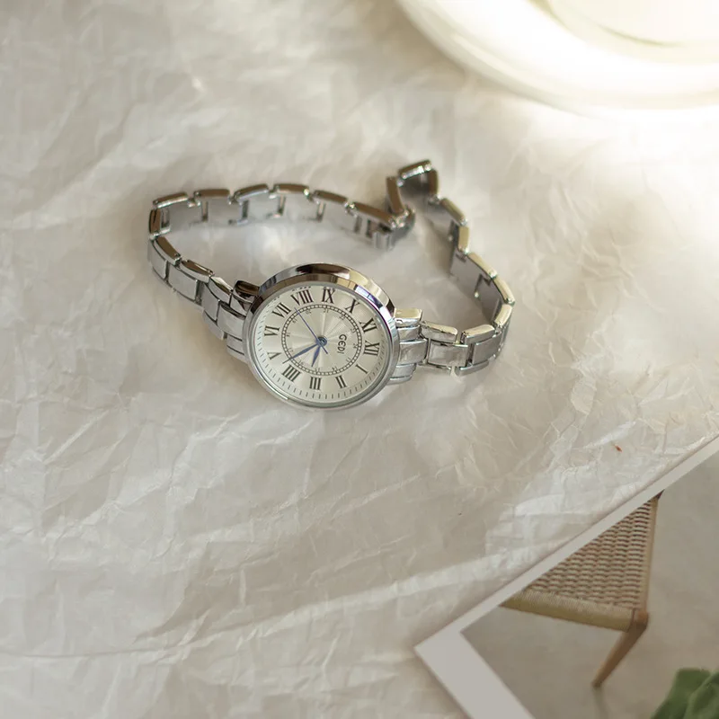 New Brown Small Dial Women'S WatchSimpleElegantCasual, RetroLight Luxury, Exquisite, Versatile, High-End, Trendy Women'S Watch.