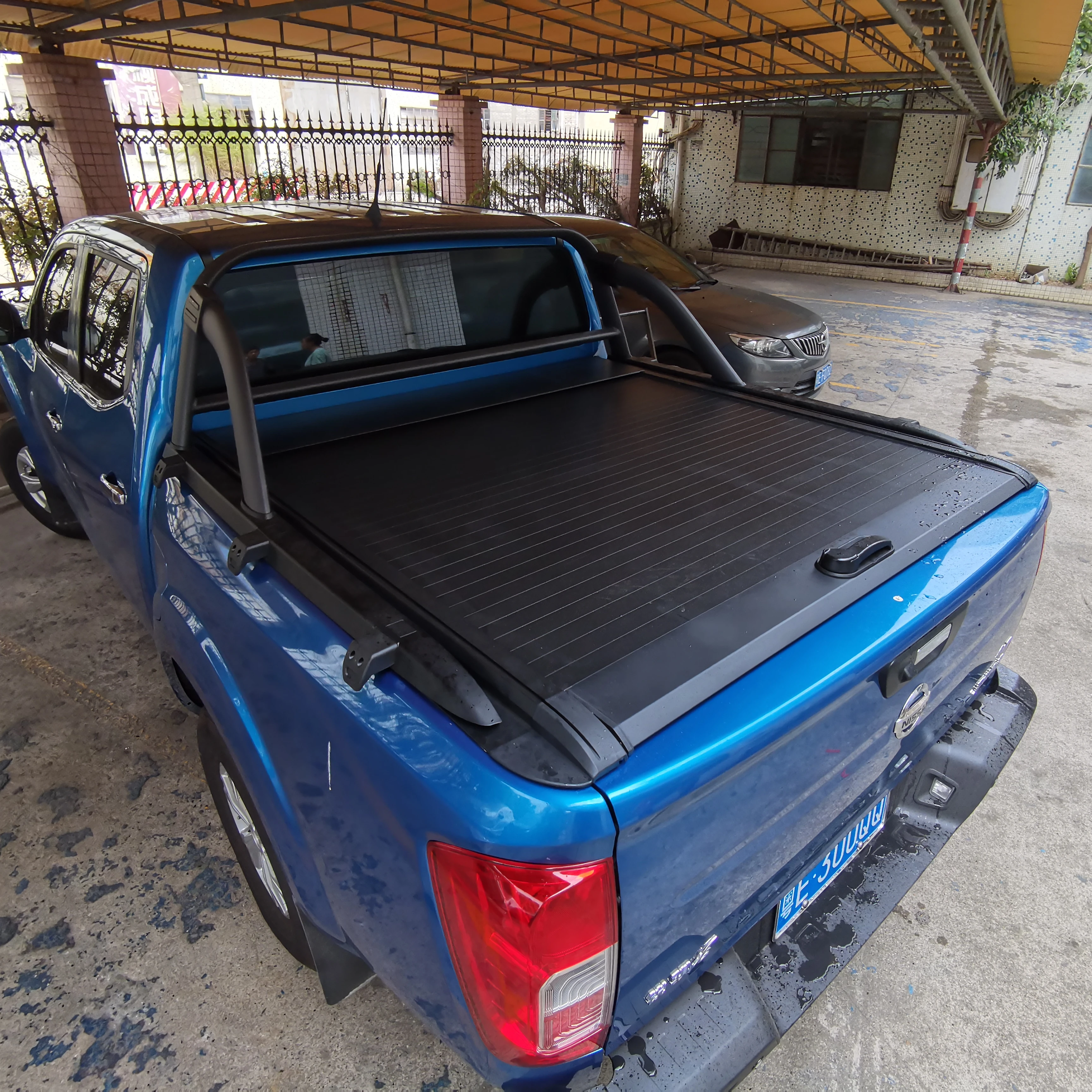 

Flying Wing Good Factory's Navara Трехступенчатый ручной кодовый замок Пикап Хвостовая коробка Роликовый станок Крышка ставни автомобиля Ric