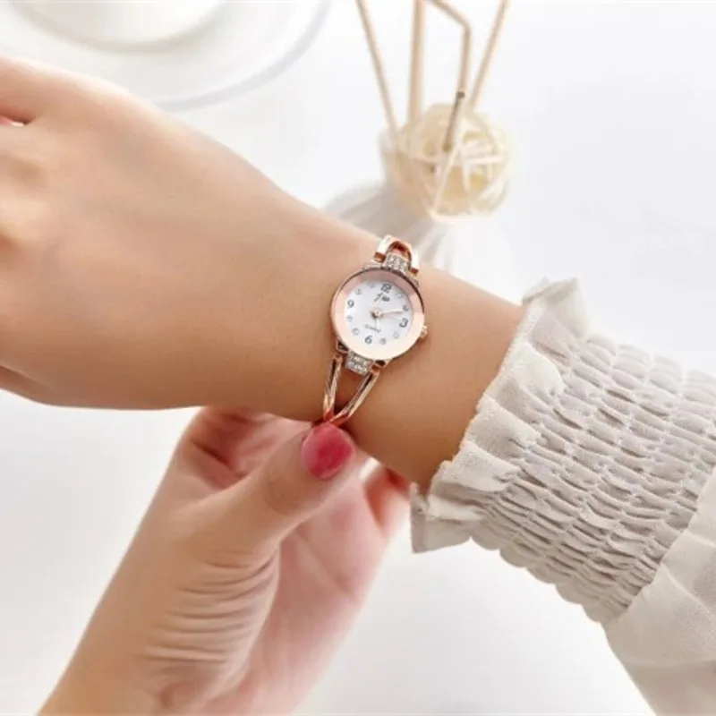 Fashion Stainless Steel Quartz Watch Bracelet for Women Top Brand Light Luxury Thin Chain Quartz Wristwatch Simple Elegant Clock