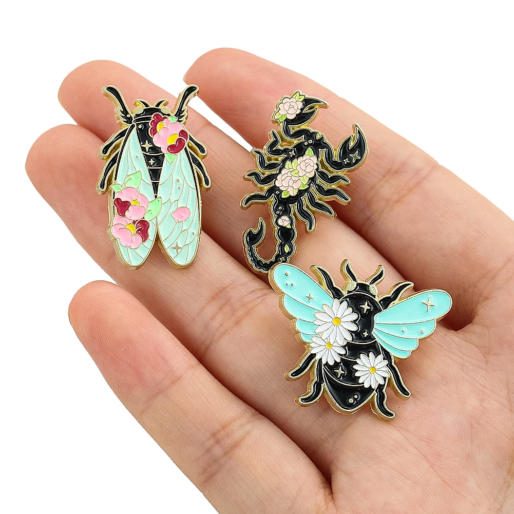 1PC Alloy Animal Insect Brooch Cartoon Creative Badge Butterfly Moth Costume Decoration Accessories Corsage Lapel Pin Supplies