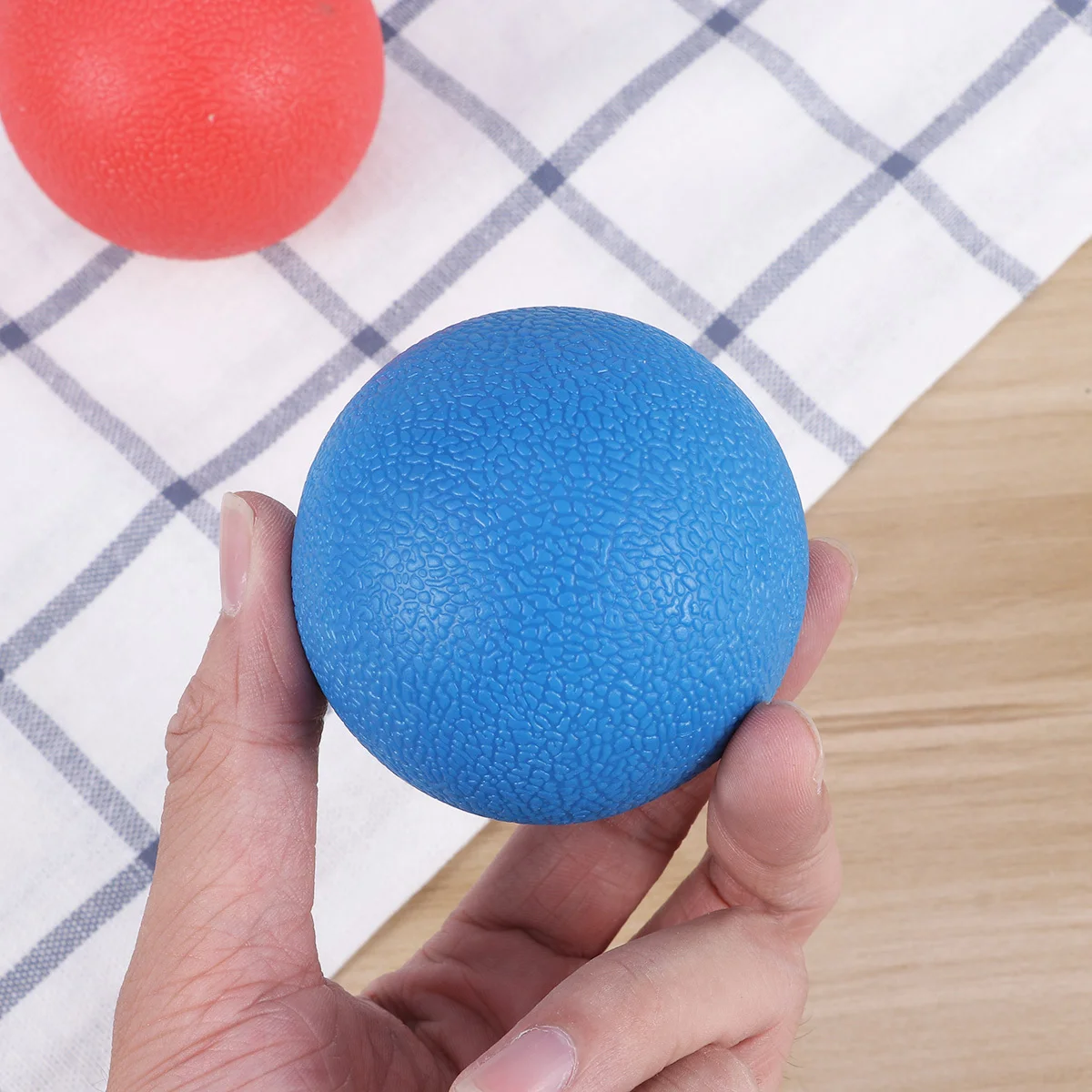 Afbeelding 7: 2 stuks Tpe materiaal massagebal diepe spierontspanning yoga fitnessbal rood blauw extra stevig voor wervelkolom heupbeen