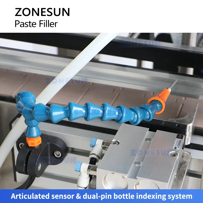 Zonesun Pompa a ingranaggi Riempitrice Servo Riempitrice per liquidi Attrezzatura automatica per il riempimento di bottiglie con copertura antipolvere ZS-GPSV2