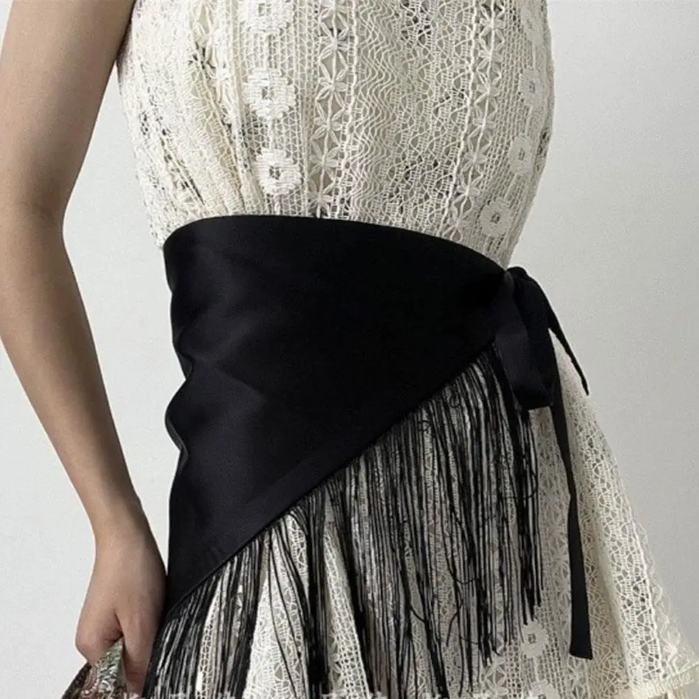 Cintura da donna elegante con nappa, cintura larga, gonna corta, triangolo, nappa, corsetto, cintura, camicia, abito, cappotto, accessorio decorativo