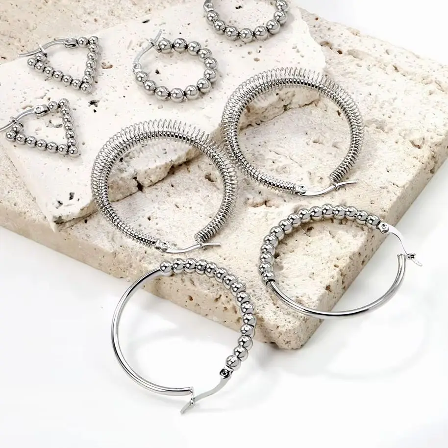 LUXUKISSKIDS Silberfarbene Edelstahl-Ohrringe mit Perlen für Damen, einfache runde Kreis-Ohrringe, Huggie-Accessoire, Aretes-Schmuck