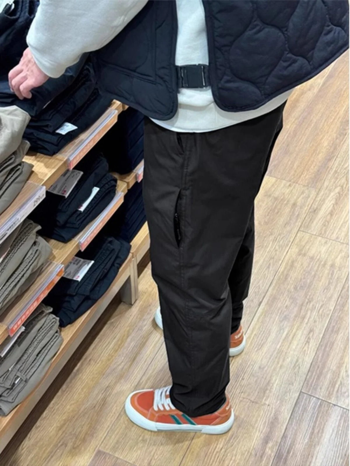 

Black Men's Outdoor Hiking Mountain Climbing Pants Winter Waterproof Soft Zipper Side Pocket Casual Trousers