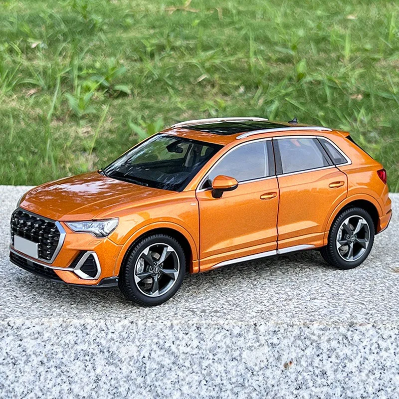 1:18 Alloy Diecast Q3 Off-road SUV Metal Diecast Model Car Vehicle Simulation Car Boys Gift Original Box Collection