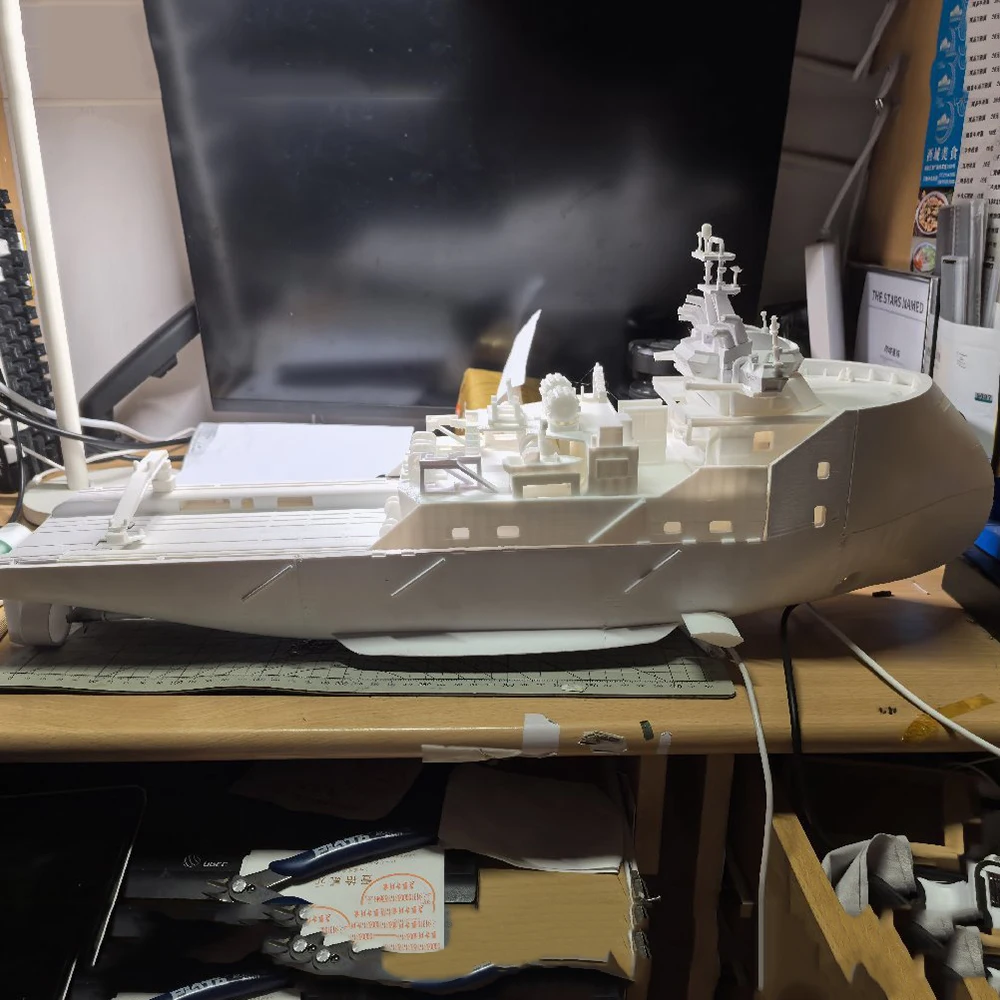 Łódź RC 66cm Symulacja Trzy Silniki Oceaniczna Łódź Sterowana Zdalnie Model Łodzi RC Drukowana w 3D Forma Zestaw Modelarski Łodzi RC Zabawka dla Dorosłych