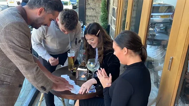 InstaCAAN BLUE lub Red Gimmicks Karty Magiczne i Tellerki Decki Close Up Performer Początkujący Rekwizyty Magiczne Iluzja Magia Uliczna Magik