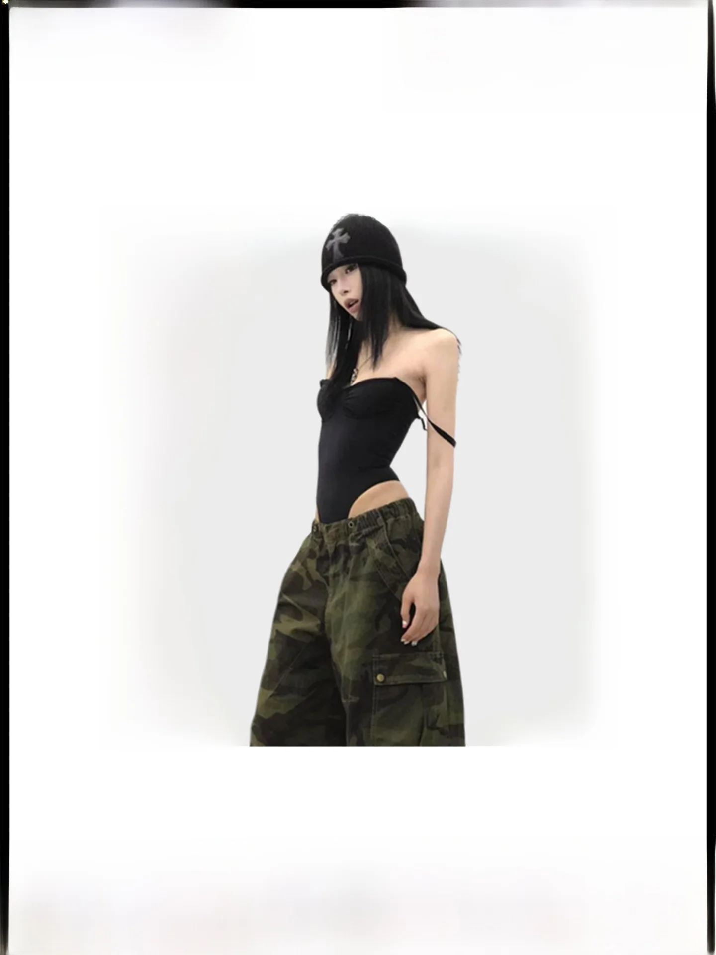 

Комбинезон Kardaian Super ular с эффектом подтяжки живота и ягодиц, с эффектом стрингов, обеспечивающий полную фиксацию и комфорт.