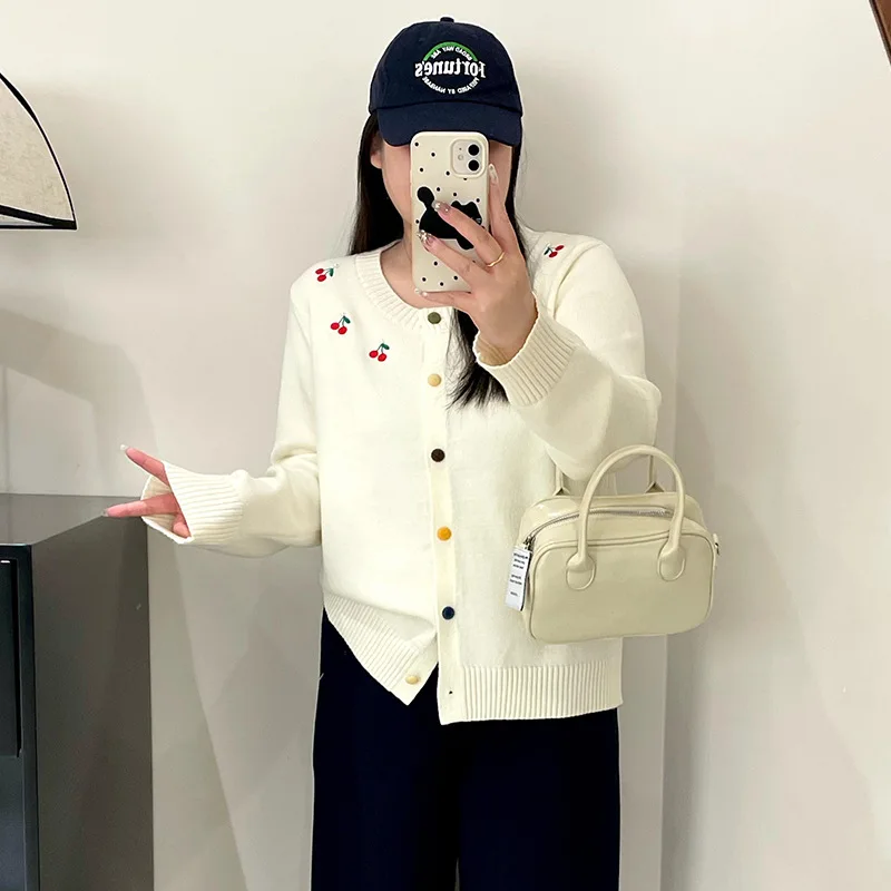 FRYAY LAB Oversize'owy damski sweter z okrągłym dekoltem i haftem, damska kurtka z długim rękawem, luźny kardigan z dzianiny na jesień 2025, modny