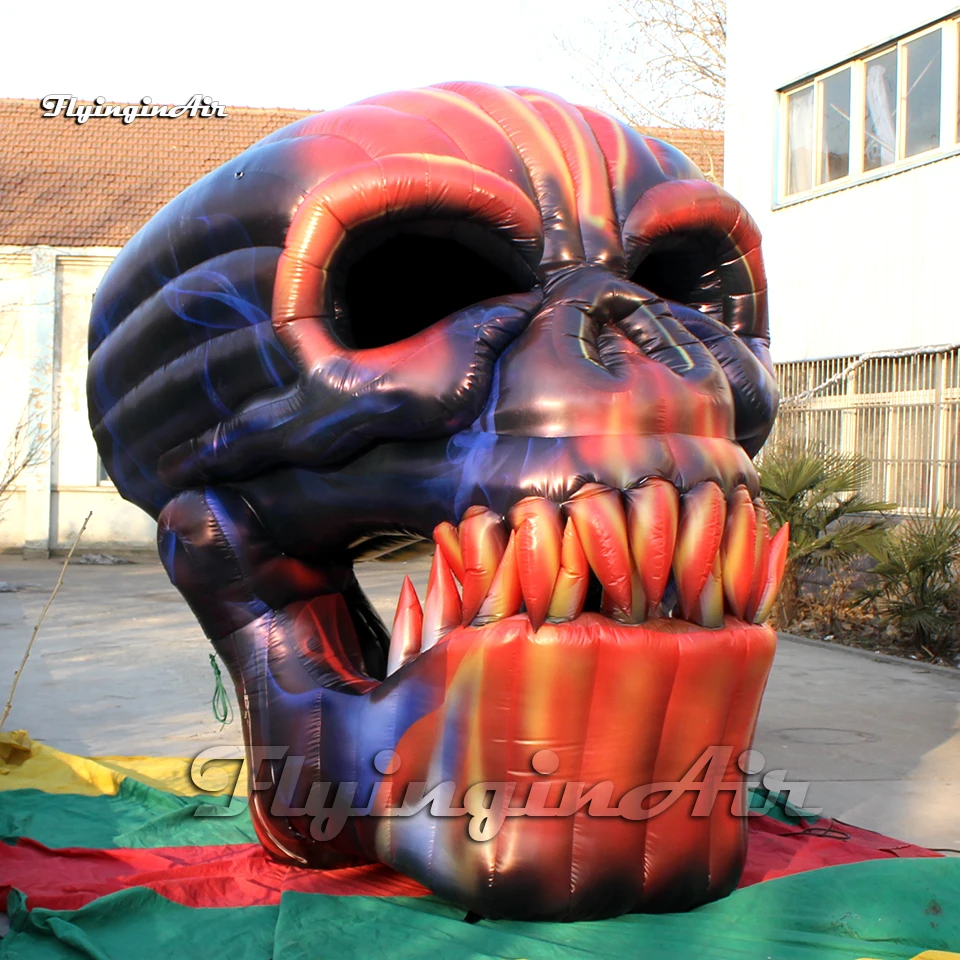 

3 м/4 м страшный уличный гигантский надувной череп с воздухом, горящая кость с заполненной головой для украшения карнавальной сцены