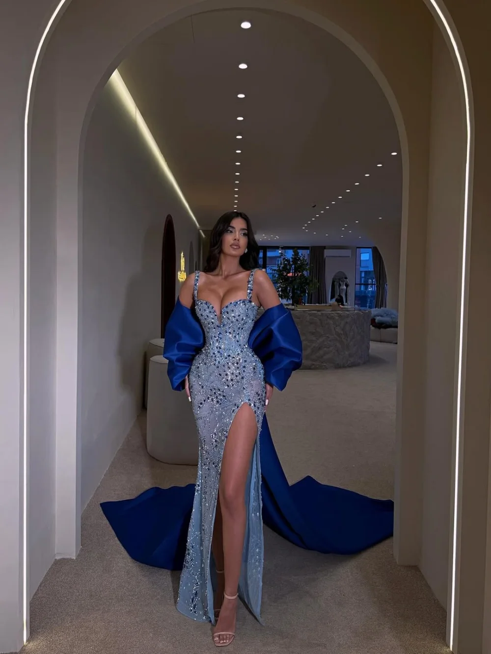 

GraceProm Spaghetti Strap High Slit Evening Dress 2026 Blue Crystal Beaded Gown Exquisite Floor-Length Prom Gown robes de soirée