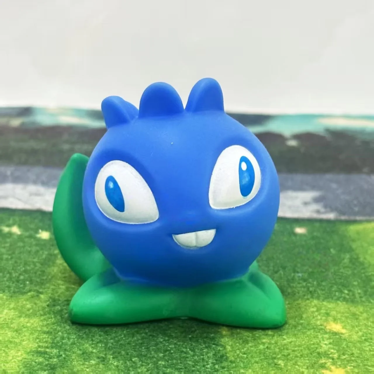 

Blueberry Plant "New Plants vs. Zombies" This is a soft rubber toy game scene, shooting game and birthday gift toy.
