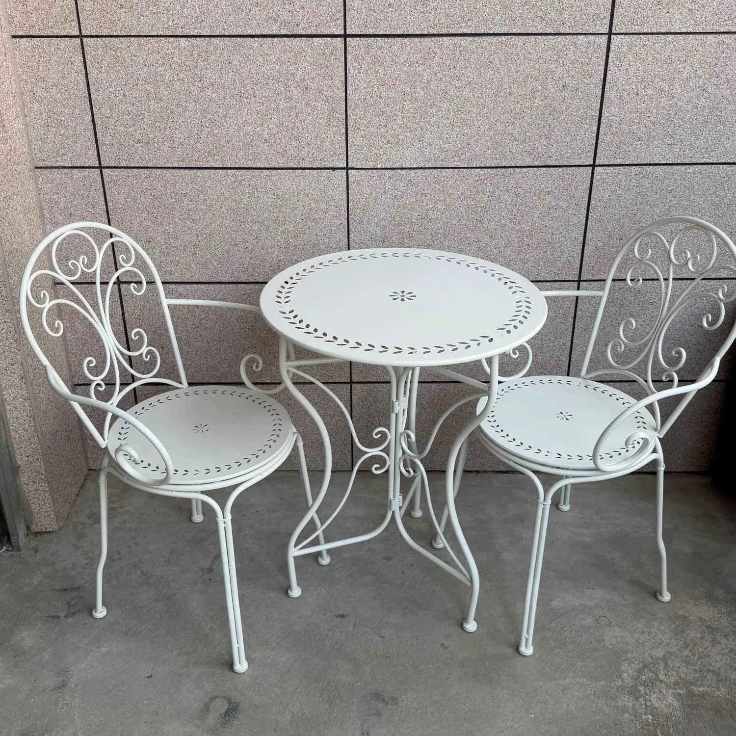 Iron props, balcony tables, chairs, outdoor gardens, idyllic terraces, courtyards, leisure, small fresh literary tables