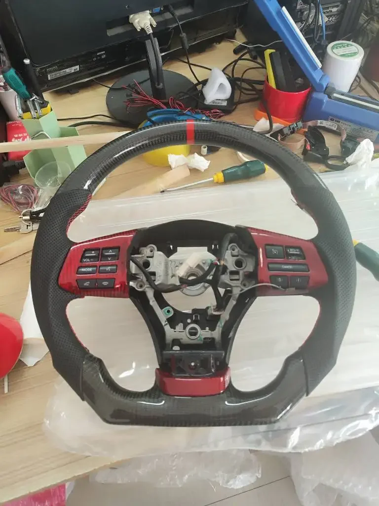 

Сменный кожаный руль из настоящего углеродного волокна, совместимый с Subaru Forester 2013-2018 гг.