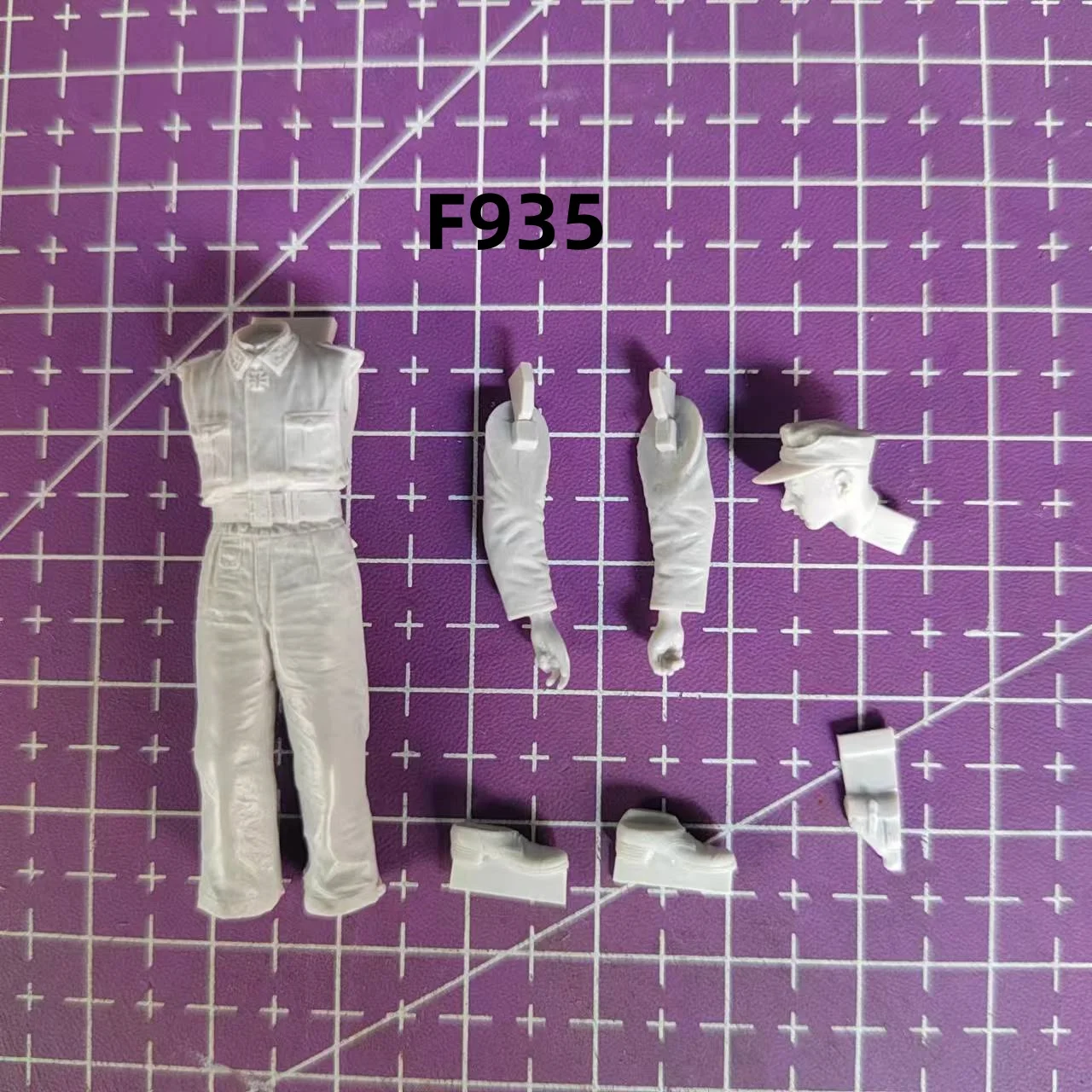 1/35 Resin Model Figure GK，British soldier ,   Unassembled and unpainted kit