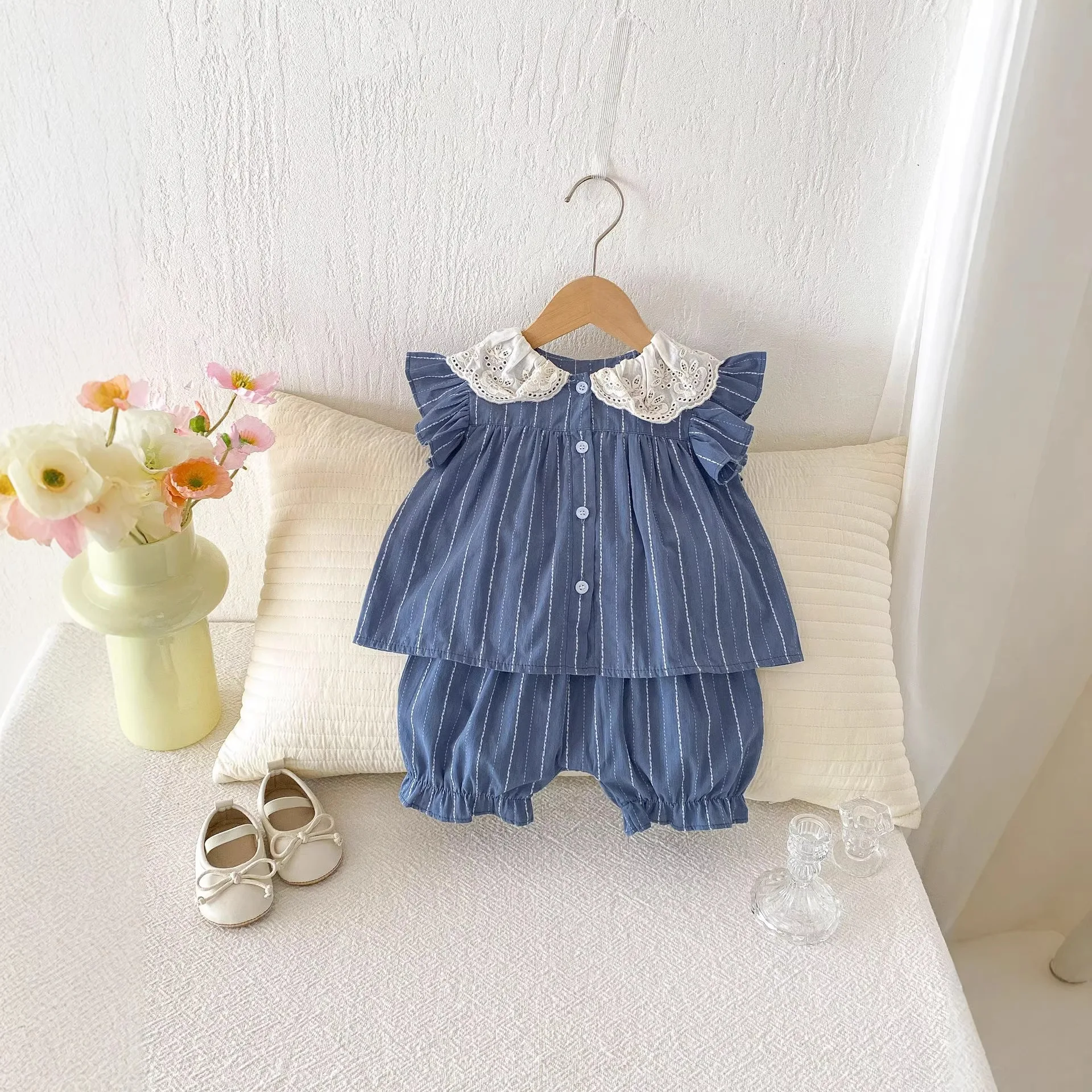 

2026 Summer New Girls Flying Sleeve Cute Lapel Tops + Shorts 2pcs Suit Baby Girl Fashion Striped Clothes Set Toddler Outfits