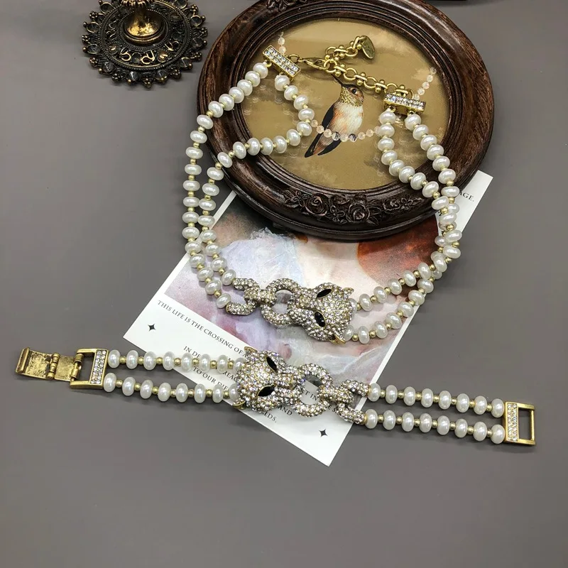 

Fashionable and Elegant Women Bracelet or Necklace Luxurious Leopard Head Shape Female Jewelry Rhinestone-encrusted Jewelry