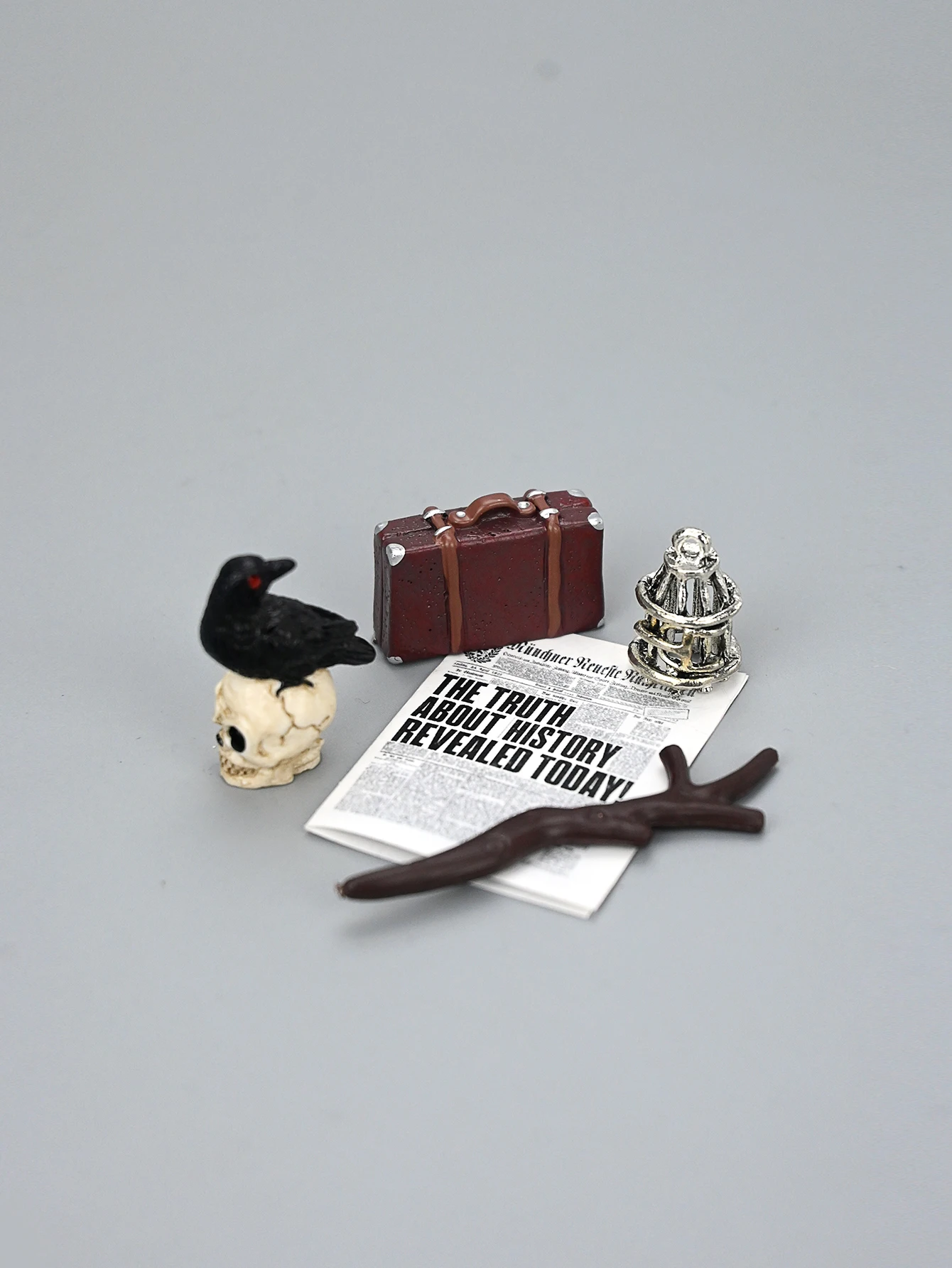 Miniature Academy Luggage Scene Decorations, Easter Gifts, Dollhouse Model House Decorations, Model House Accessories, Photography Props, Micro Landscape Decorations, Miniatures Decorations, Small Gifts, Giveaways, Home Decorations