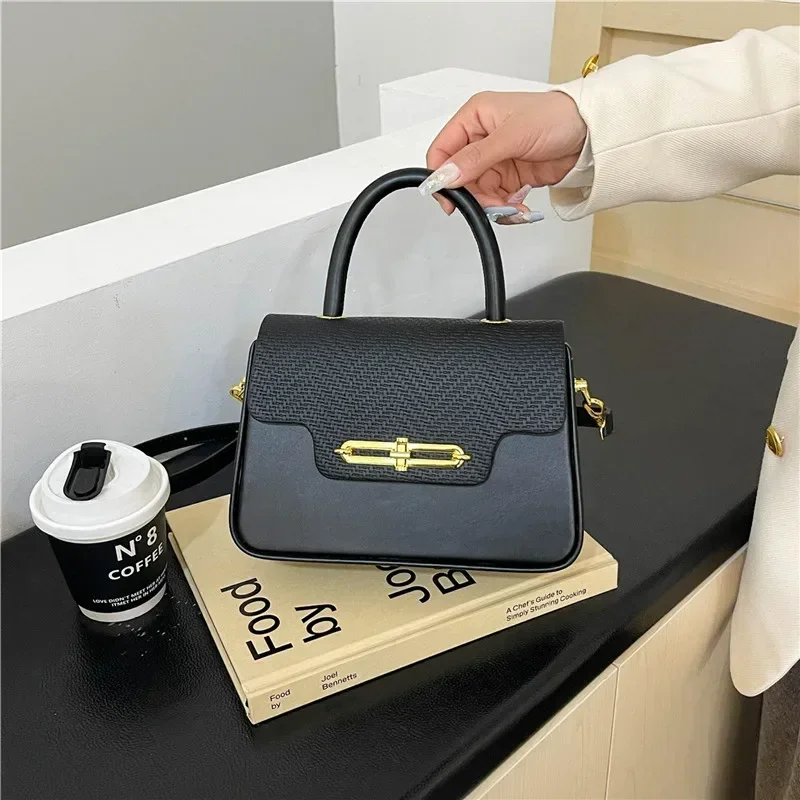 

2025 Contemporary Commuter Messenger Bag - High-End Women's Tote With Minimalist Retro Style & Durable Construction