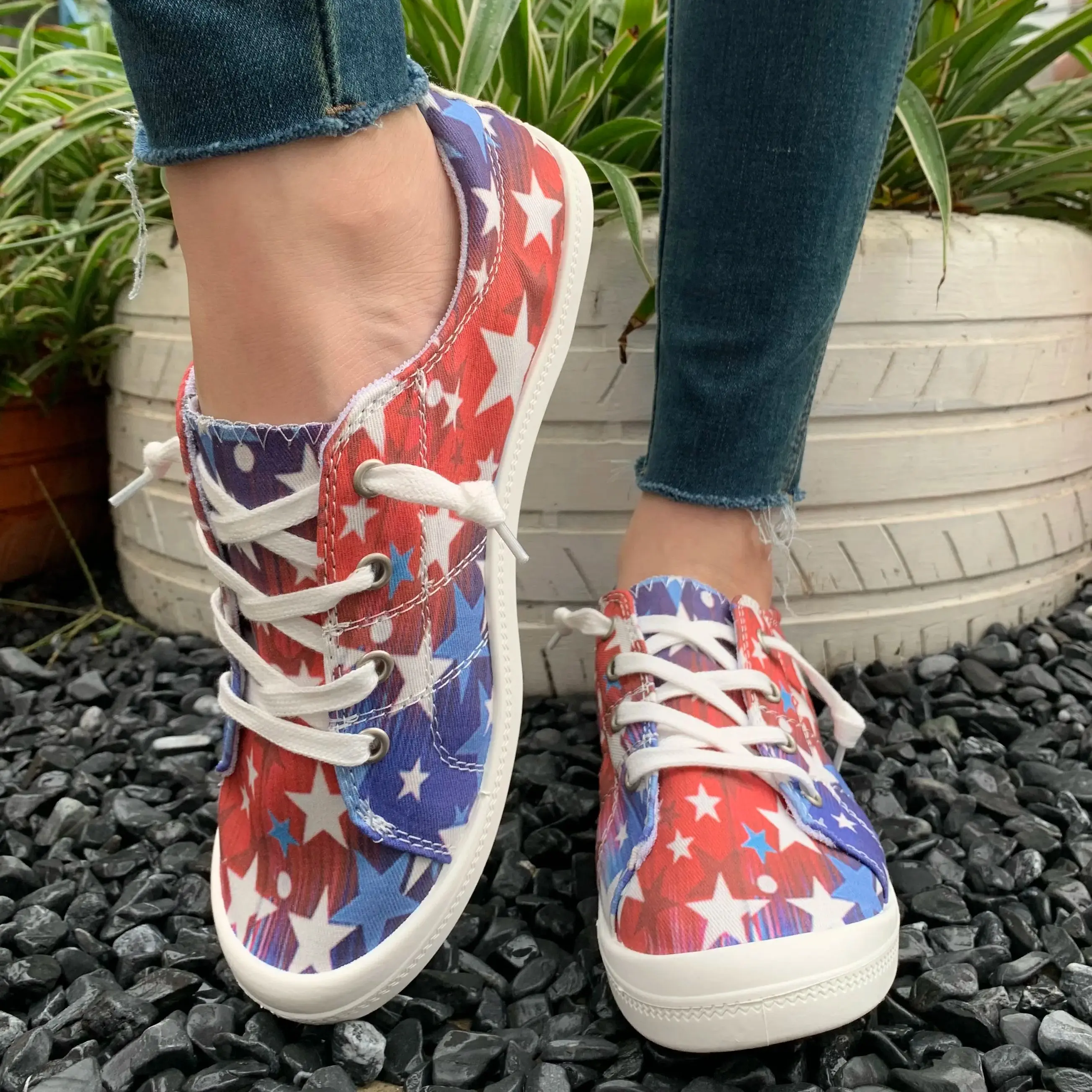 

Женская весенне-осенняя новая модная повседневная обувь с красочным звездным принтом, студенческие слипоны, удобная мягкая подошва с неглубоким вырезом и низким вырезом, легкие дышащие кроссовки большого размера для ходьбы и бега для женщин в начале школь