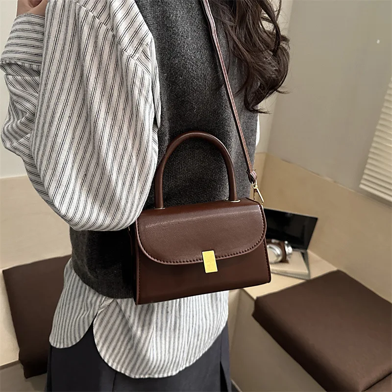 

2025 autumn and winter new style of personalized small square bag fashionable and simple shoulder bag niche for women