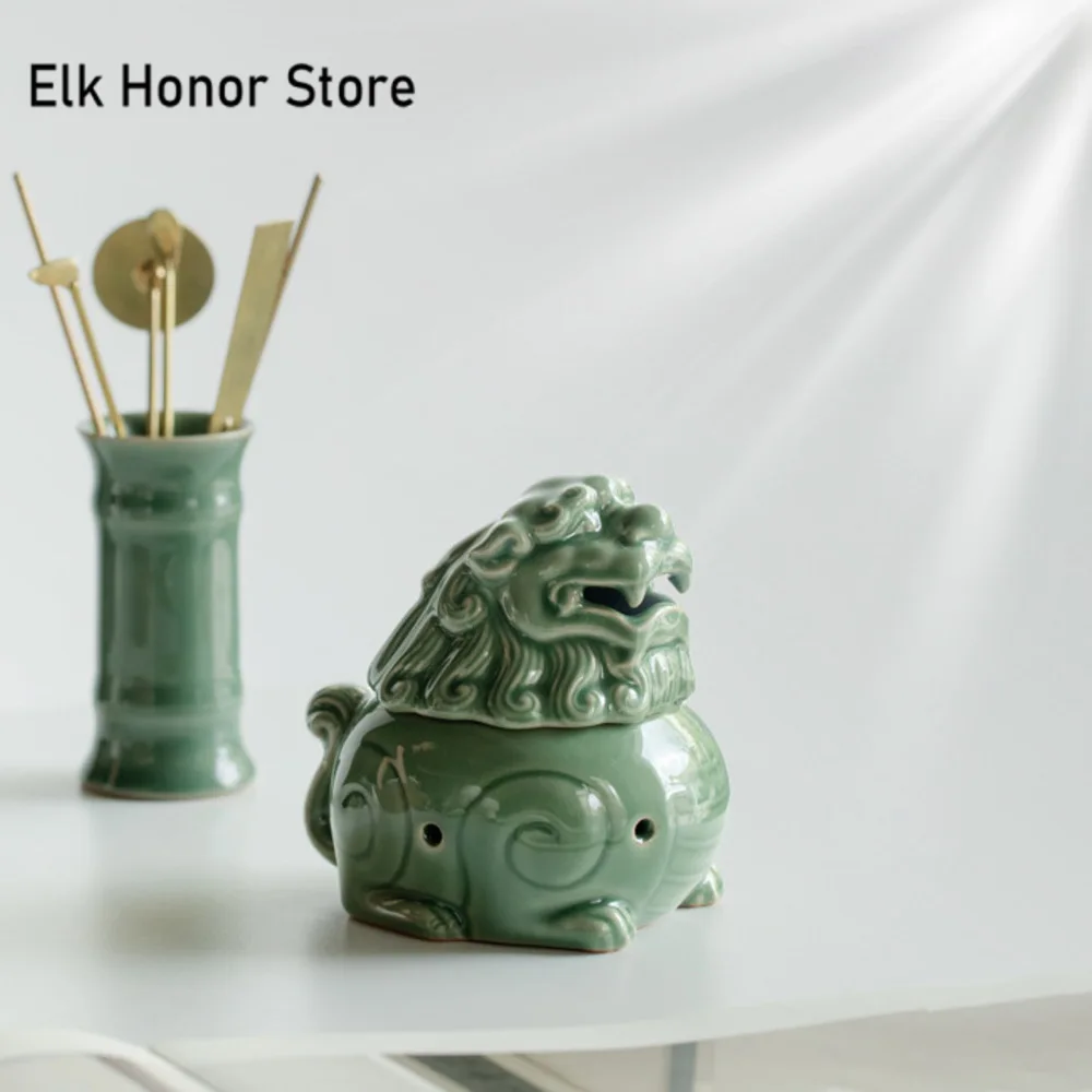 Retro Yue Kiln Celadon Incense Holder Creative Lion Dargon Stand for Incense Household Smell Distributor Aromatherapy Furnace