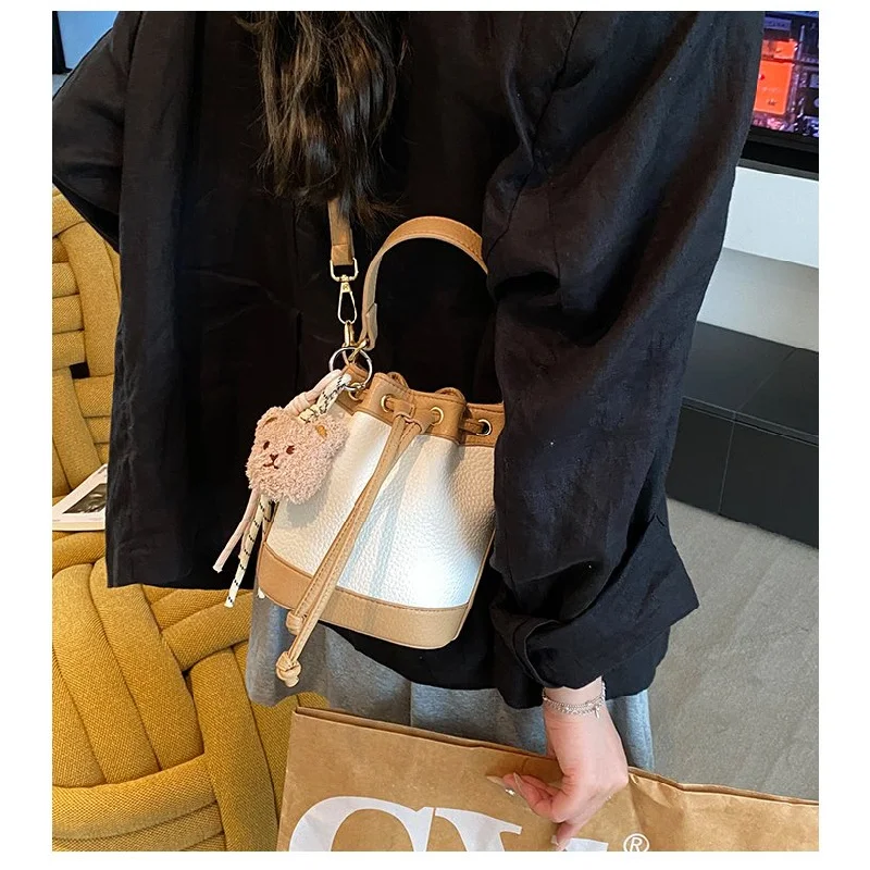 حقيبة ماسنجر نسائية راقية مصنوعة من الجلد الصناعي معززة باريس كاجوال عتيقة واسعة على الطراز اليومي  #2