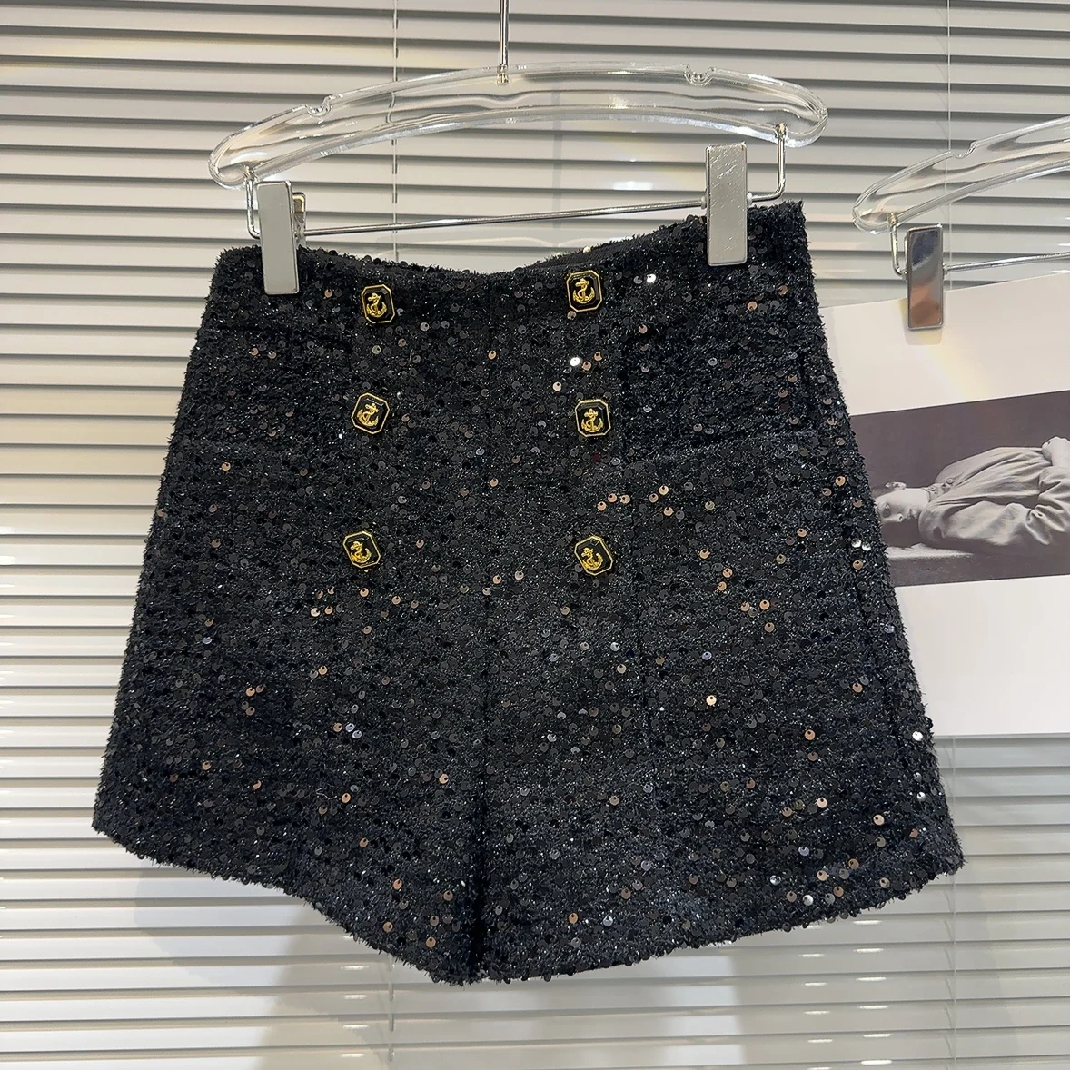 Fall 2026 New Retro Metal Buckle Shiny Sequin Tweed Three-quarter Short Pants Small Fragrance Style Ladies Casual Straight Le...