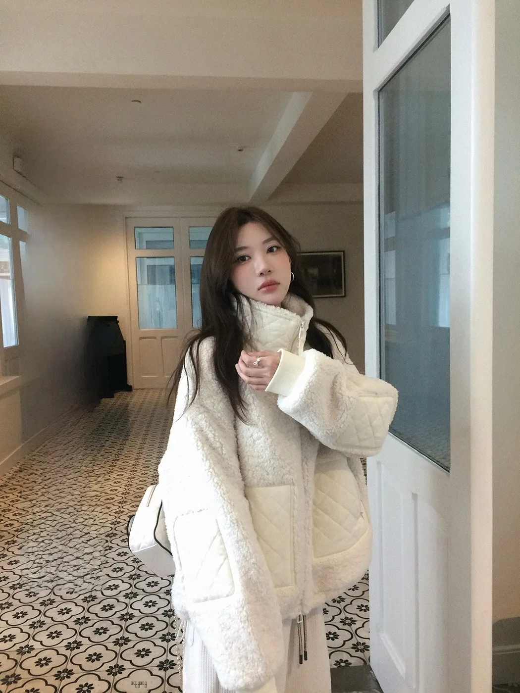 

Экологичная женская теплая универсальная хлопковая куртка с длинными рукавами в корейском стиле, с дизайнерскими нашивками из овечьей шерсти, для ношения поверх одежды