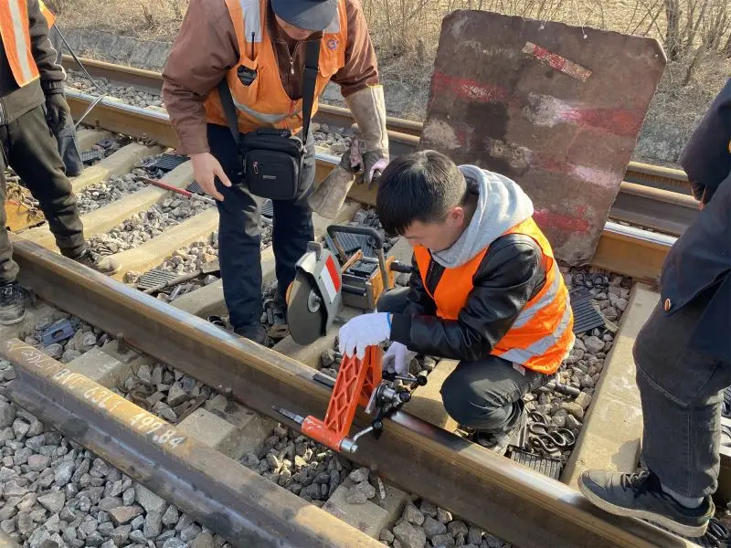 Macchina da taglio per binari Batteria al litio certificata CE per sostituzione e riparazione di metalli Tianjin