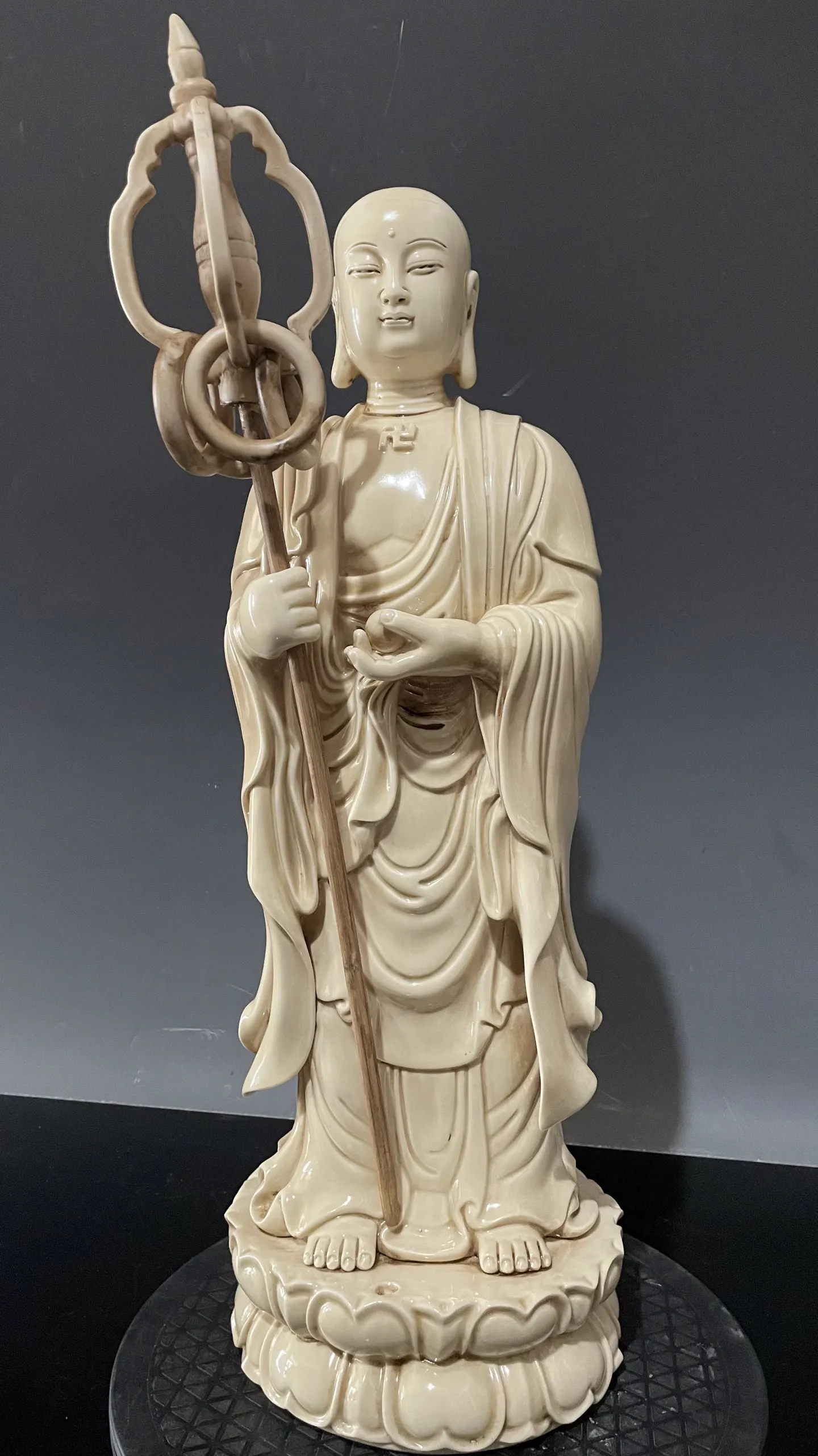 

22"Chinese Jingdezhen Dehua Porcelain ksitigarbha bodhisattva Standing Buddha Lotus Terrace Worship Hall Town house