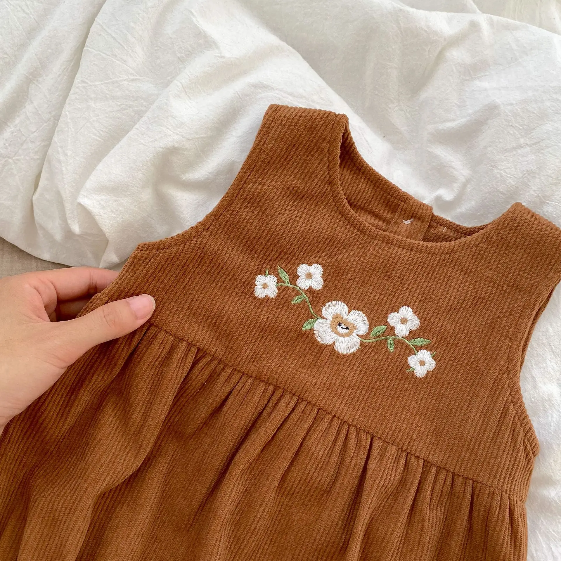 Baby Romper Girls Autumn Clothes Sweet Cute Simple Corduroy Embroidered Suspenders Fashionable Sleeveless Triangle Jumpsuit