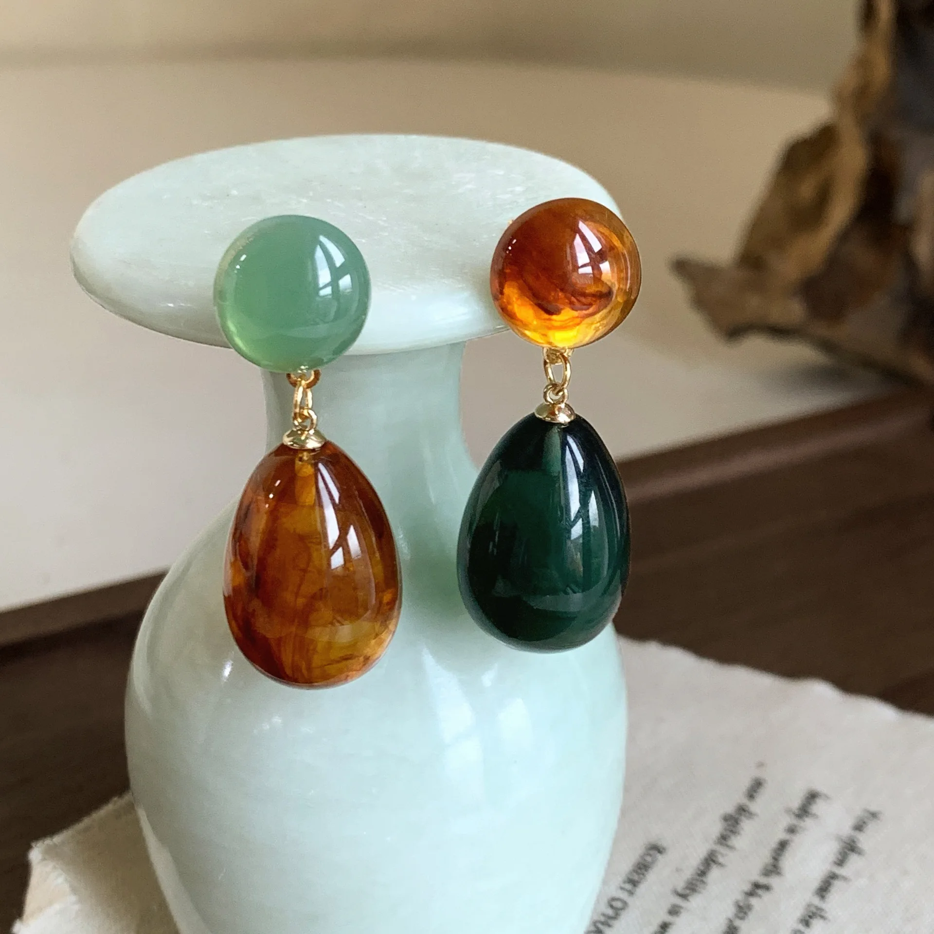 New Vintage Water Drop Earrings Women's French Elegant Style Resin Amber Ear Stud Female Daily Party Jewelry Accessory Gifts