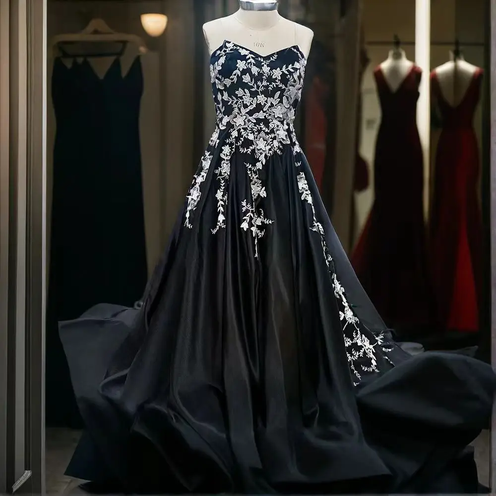 

Formal Black Evening Dresses Sleeveless Appliques A-Line Gowns for Special Event Draped Chapel Train Elegant Women Prom Dress