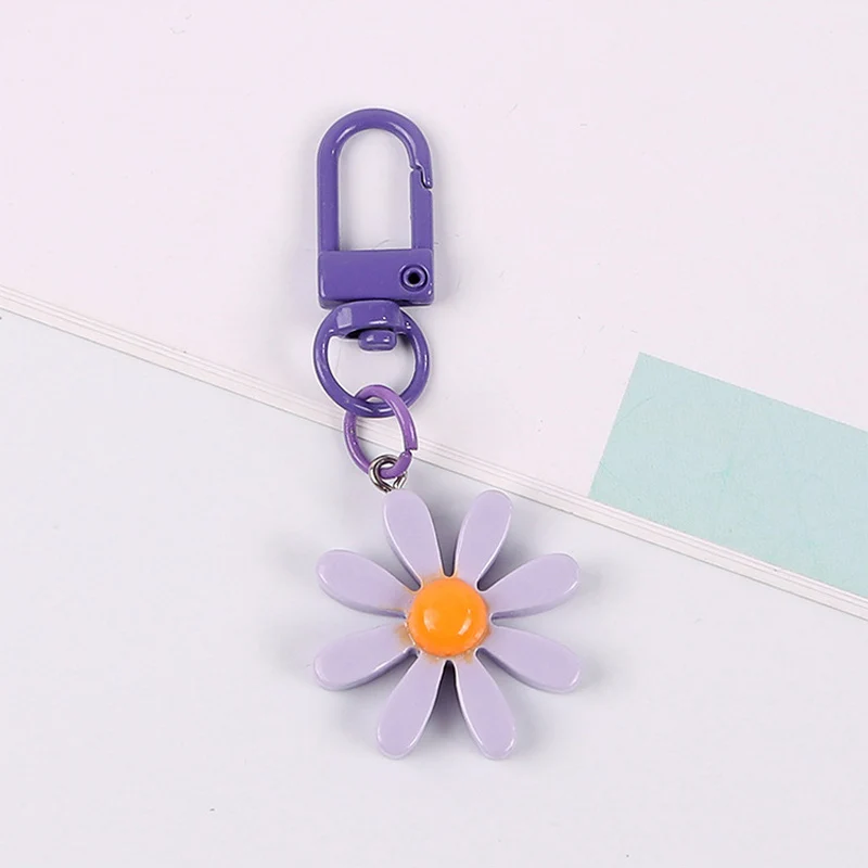 Daisy Keychain Flower Key Chain Girl Cute Car Keyring Earphone Cover Pendant Purse Backpack Ornament Accessories