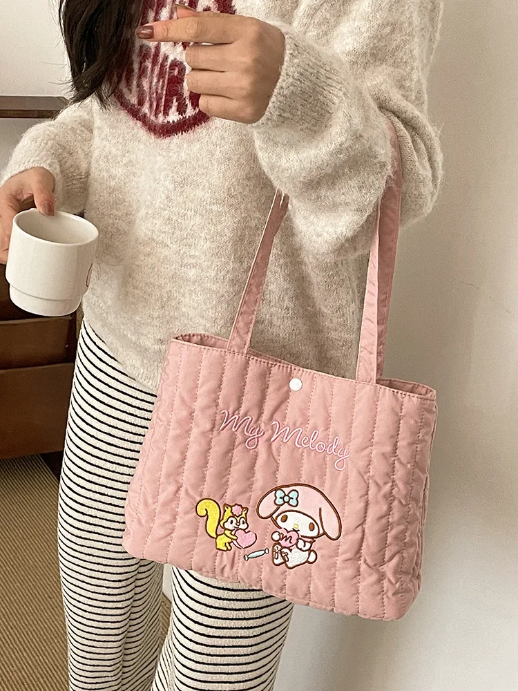 Sanrios encantador bolso de mano bordado de dibujos animados Pochacco Anime Cinnamoroll chica estudiante bolso de alta capacidad estudiante de dibujos animados Kawaii