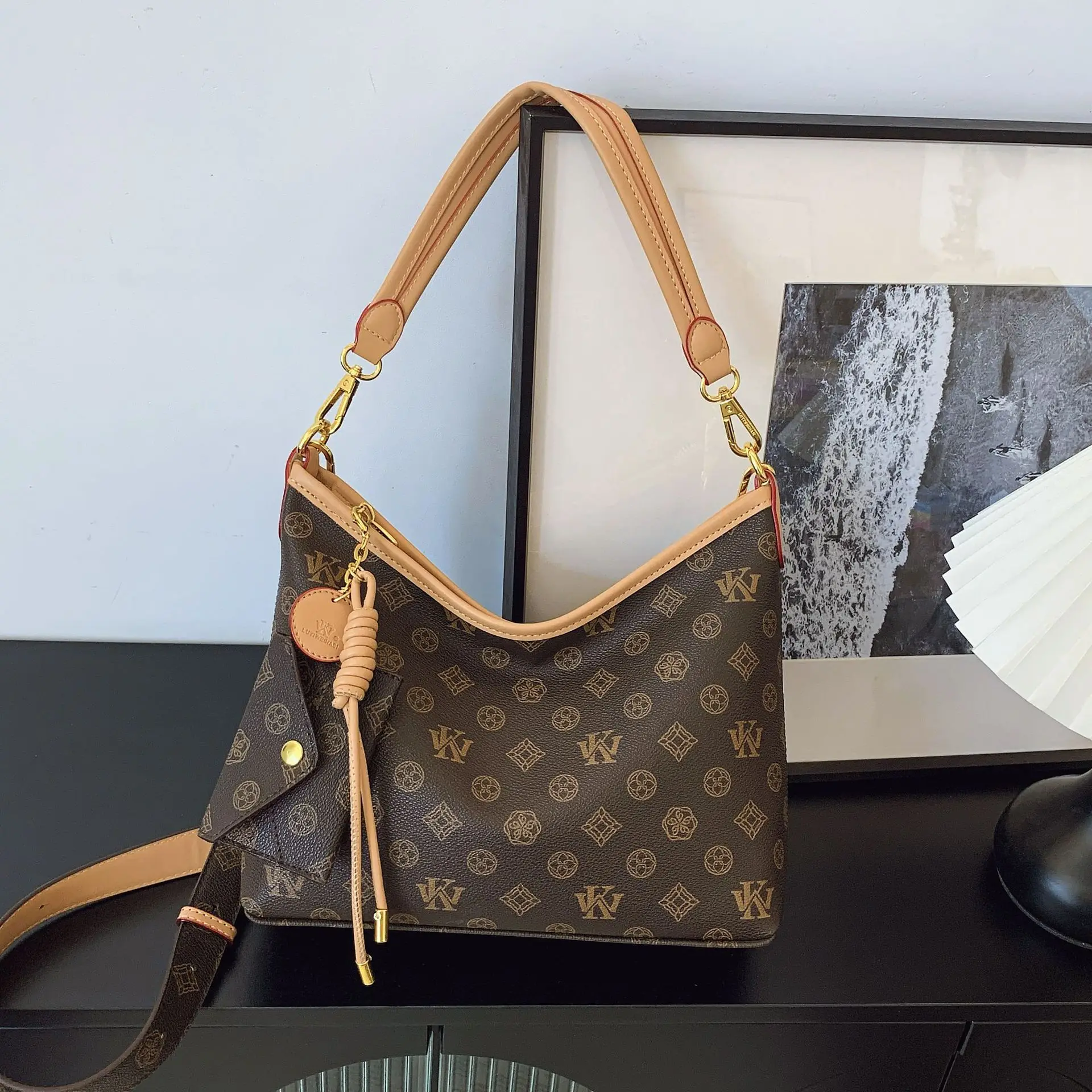 

2025 Vintage Monogram Tote Bag - Large Capacity Shoulder Bag for Women, Stylish Crossbody Handbag, Elegant Retro Designer Purse