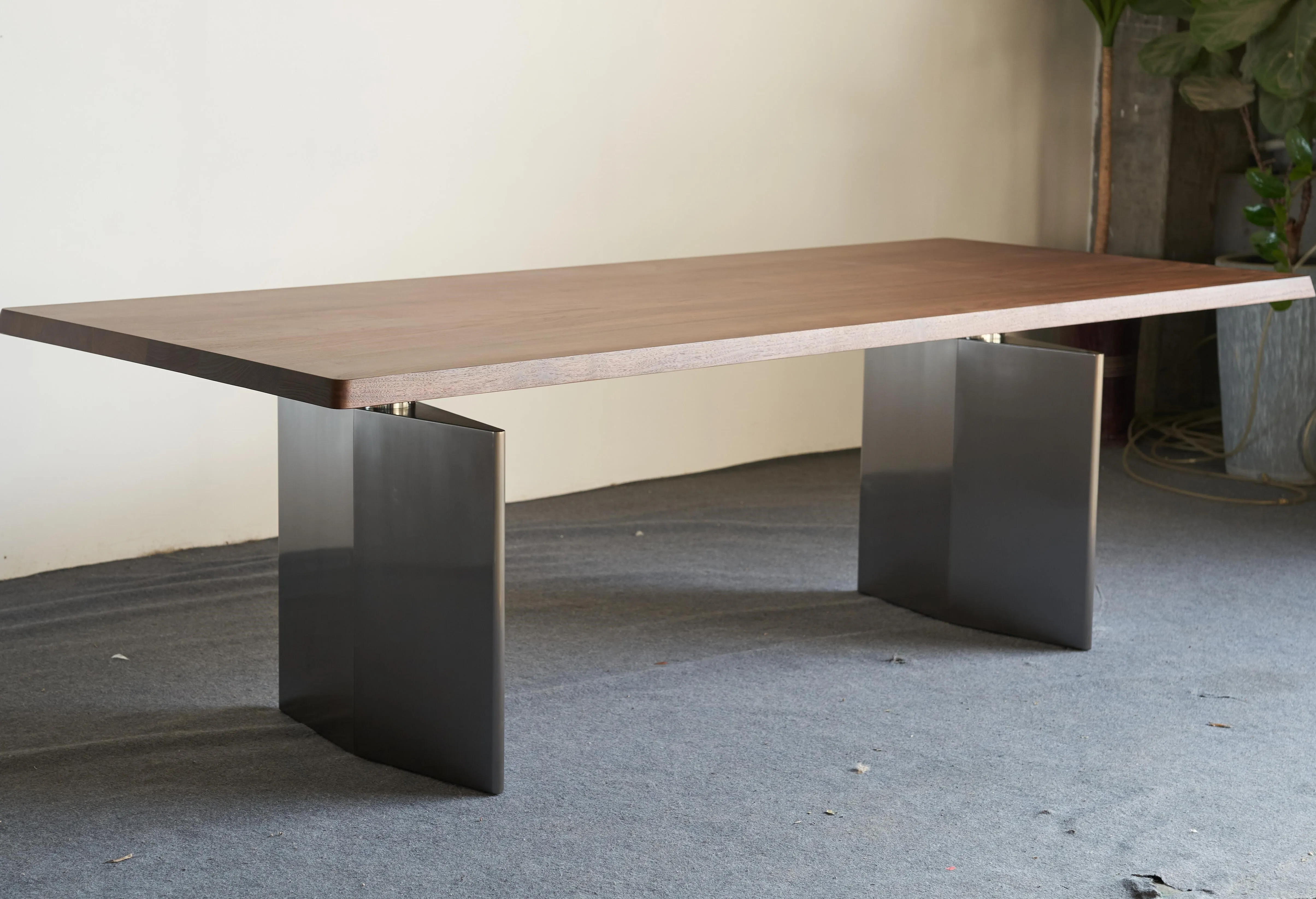 Home living room rectangular dining table, light luxury high-end metal support solid wood dining table