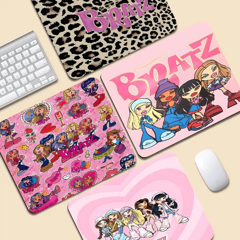 

B-BratzZ Fashion M-Mask G-Girl Custom Skin Keyboard Mat Table Mat Students Gabinete PC Gamer Desktop Mouse Pad Writing Desk Mats