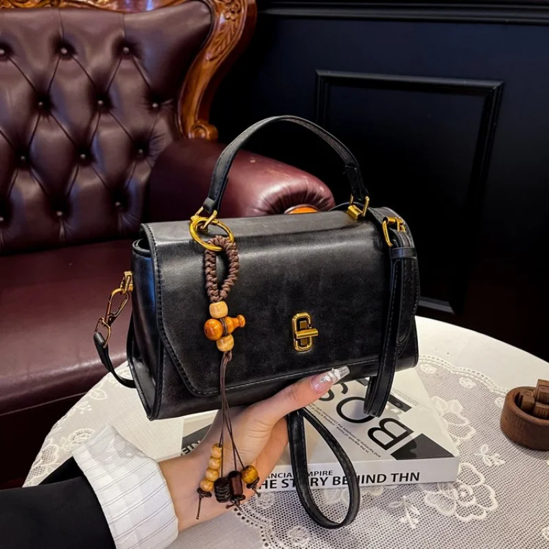 

Elegant Women Messenger Bag Made Of Premium Leather Boasting Casual Vintage Feel And Textured Surface For Daily Carry​