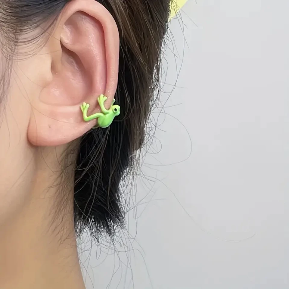 ZAKOL 2pcs Fashion Creative Cute Frog Ear Cuff Clip for Women Girls Fashion Green Insect Non-pierced Earrings Accessories Gift image 2