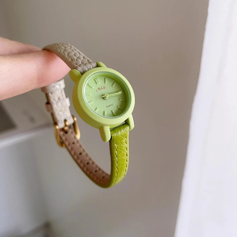 ساعة كوارتز مقاومة للماء 2025 هدية عيد ميلاد ساعة نسائية كلاسيكية أنيقة وبسيطة